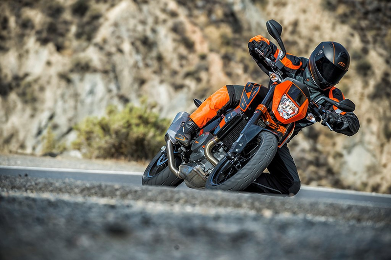 Illustration for article titled 2016 KTM Duke 690 And 690 R: The World's Best Street Scalpel Just Got Much, Much Sharper